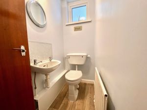 Guest WC- click for photo gallery